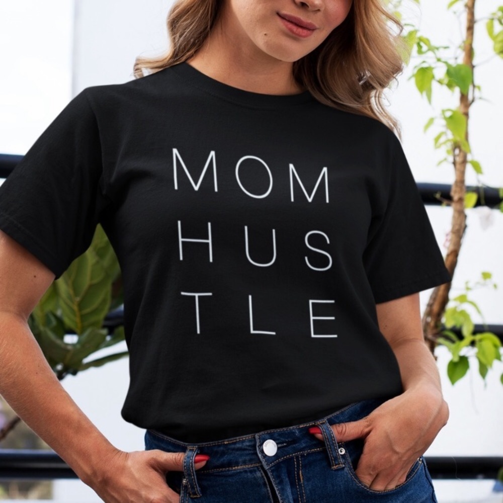 MomHustle Black Graphic Tee